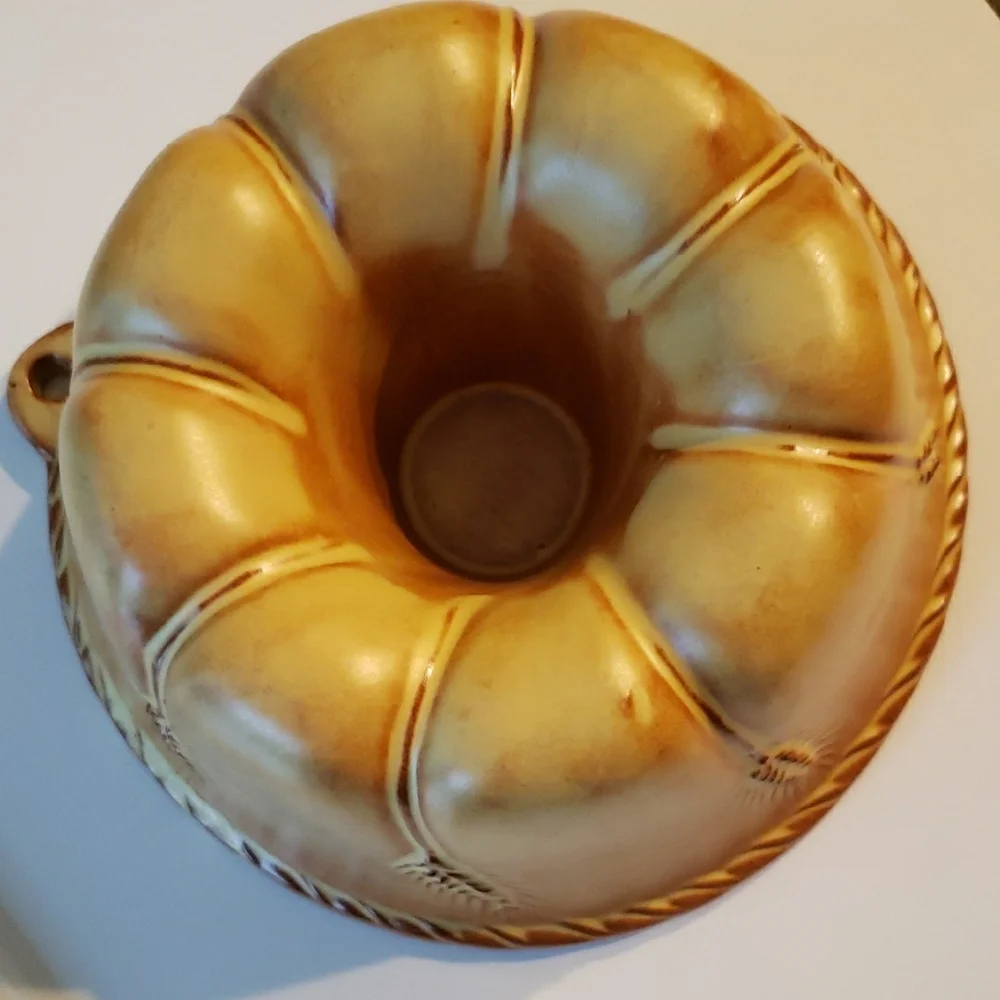 USA Bakeware Bundt Shaped Earthenware